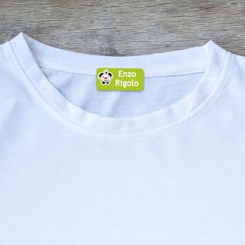 Etiquette autocollante pour vêtement collée sur tee shirt